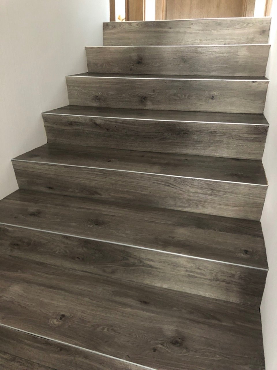 vinilinės grindys ant laiptų