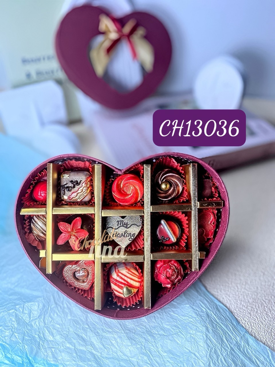 Hộp Sô cô la trái tim tone đỏ sang trọng CH13036 - Socola Nha Trang