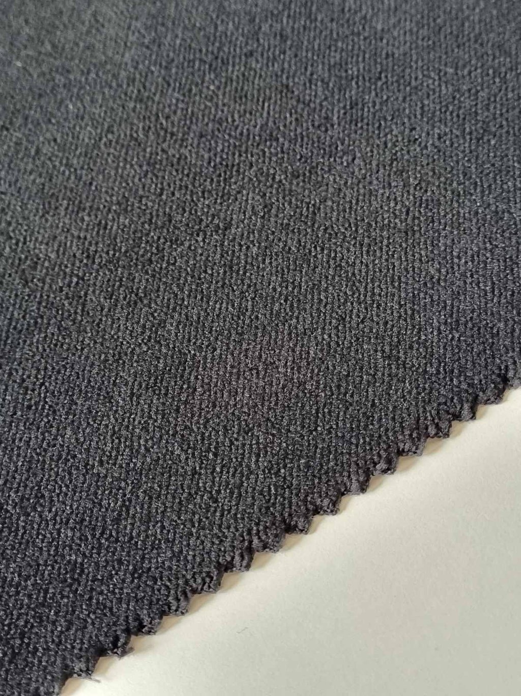 Tamsiai pilkas baldinis audinys