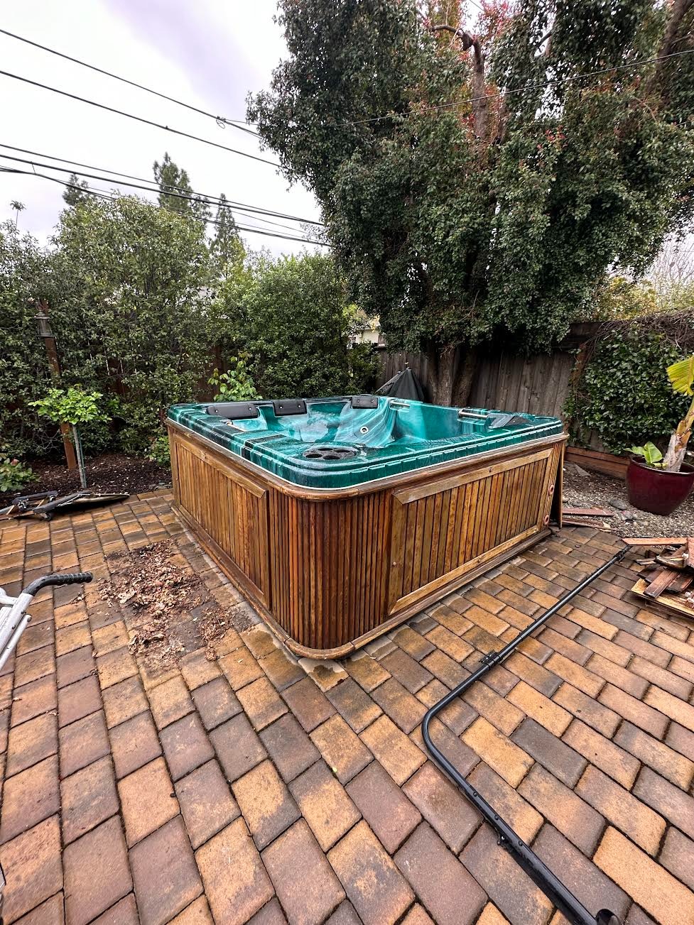 Hot tub removal near me in San Francisco 94127, Oakland & San Jose.