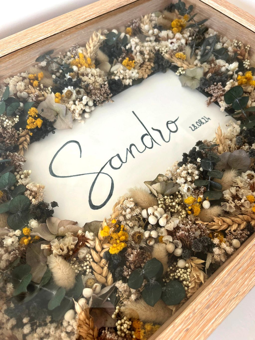 cadre fleuri fleurs sèches pour naissance