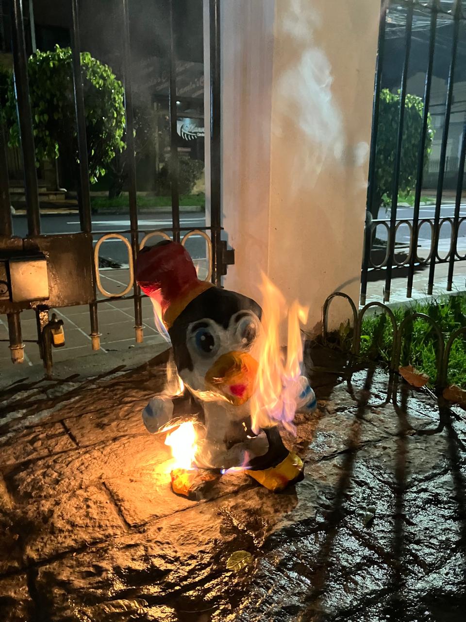 quemar el viejo in ecuador