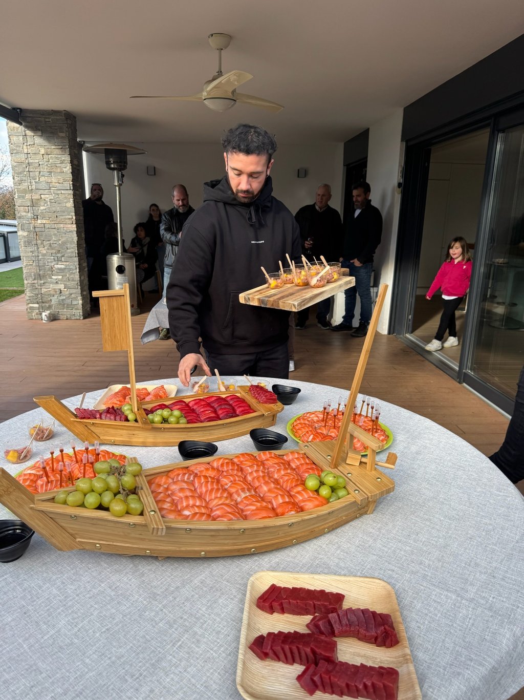 un sushi perfectament presentat en un cátering 