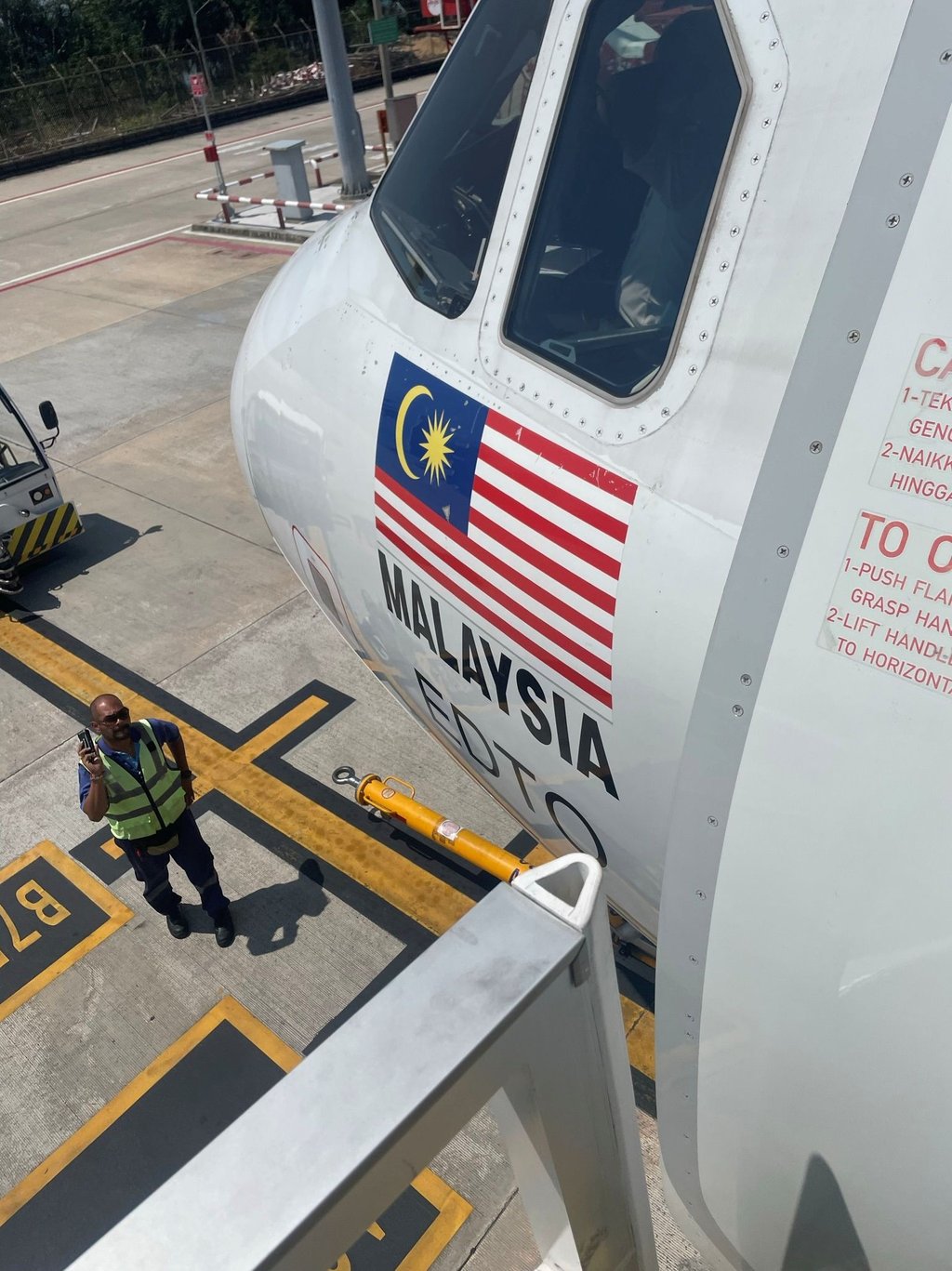 samolot z flagą Malezji