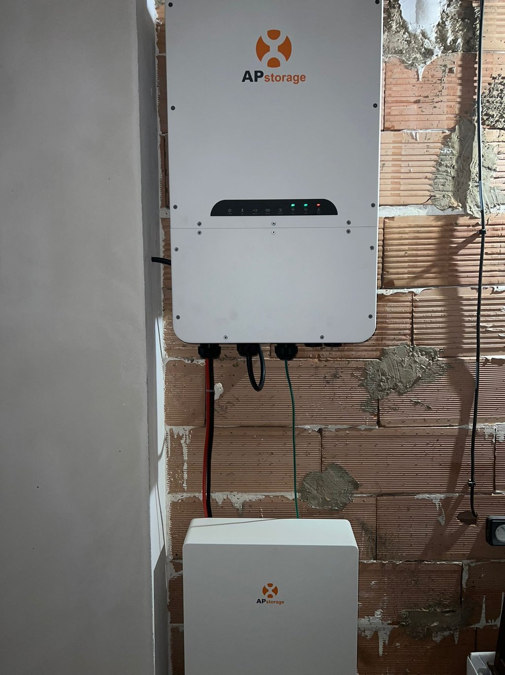 Batterie physique APStorage installée sur une installation photovoltaïque résidentielle