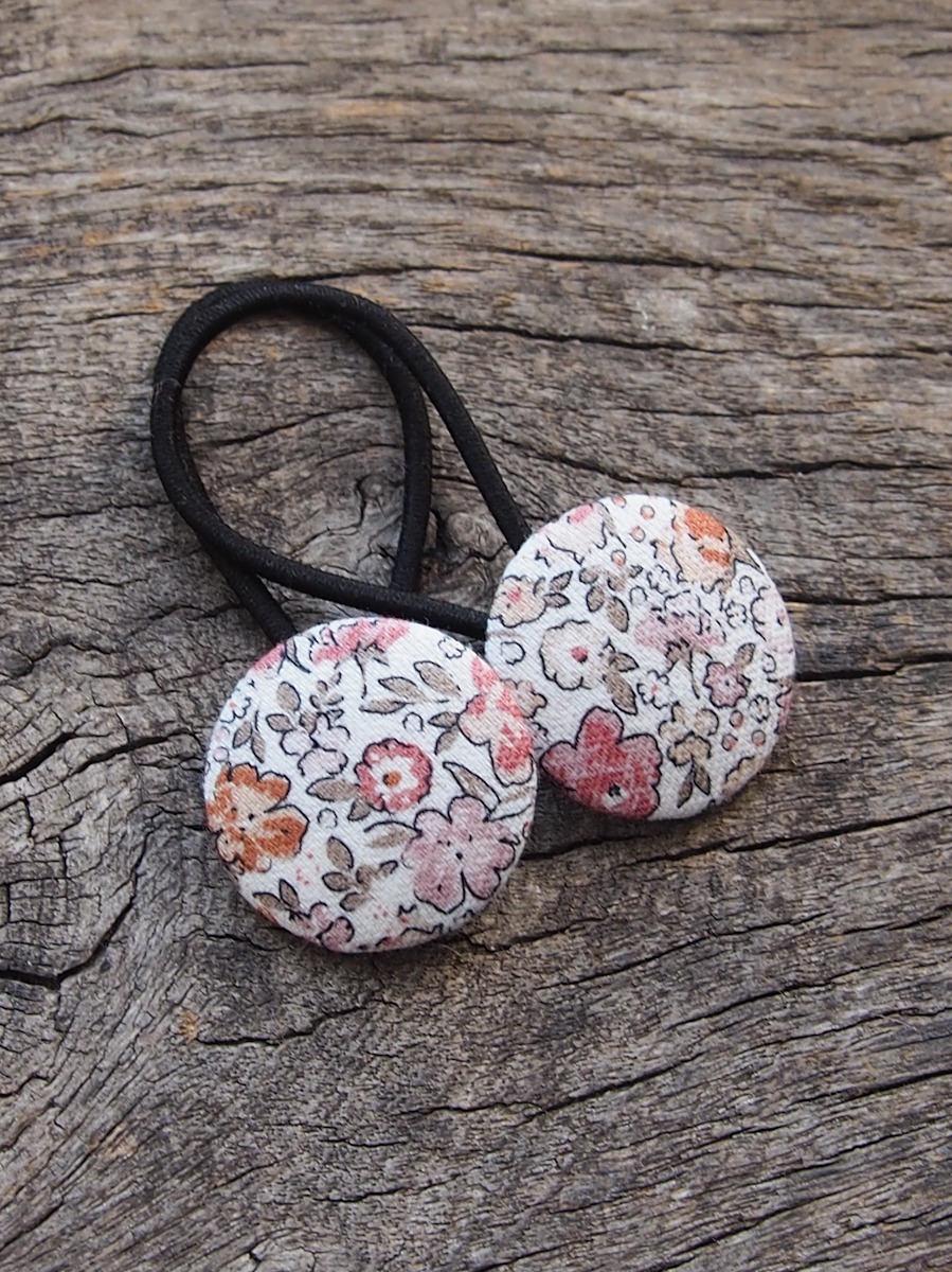 gumki do włosów w kwiaty