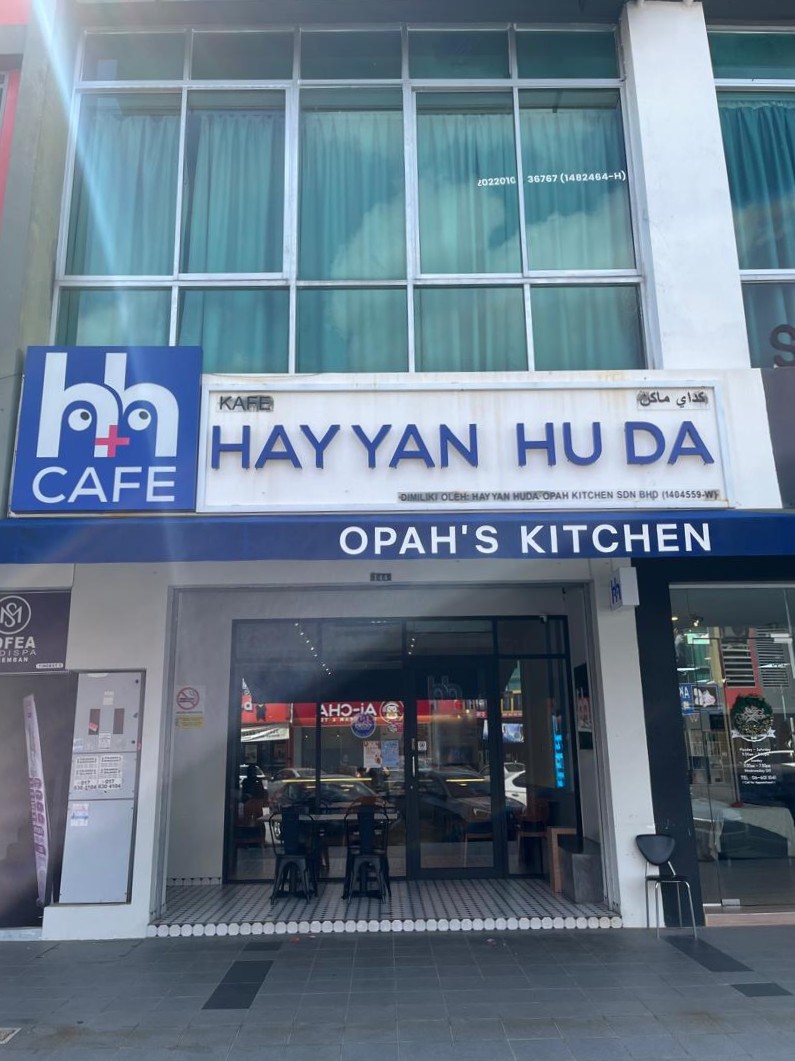 outlet kedua hayyan huda