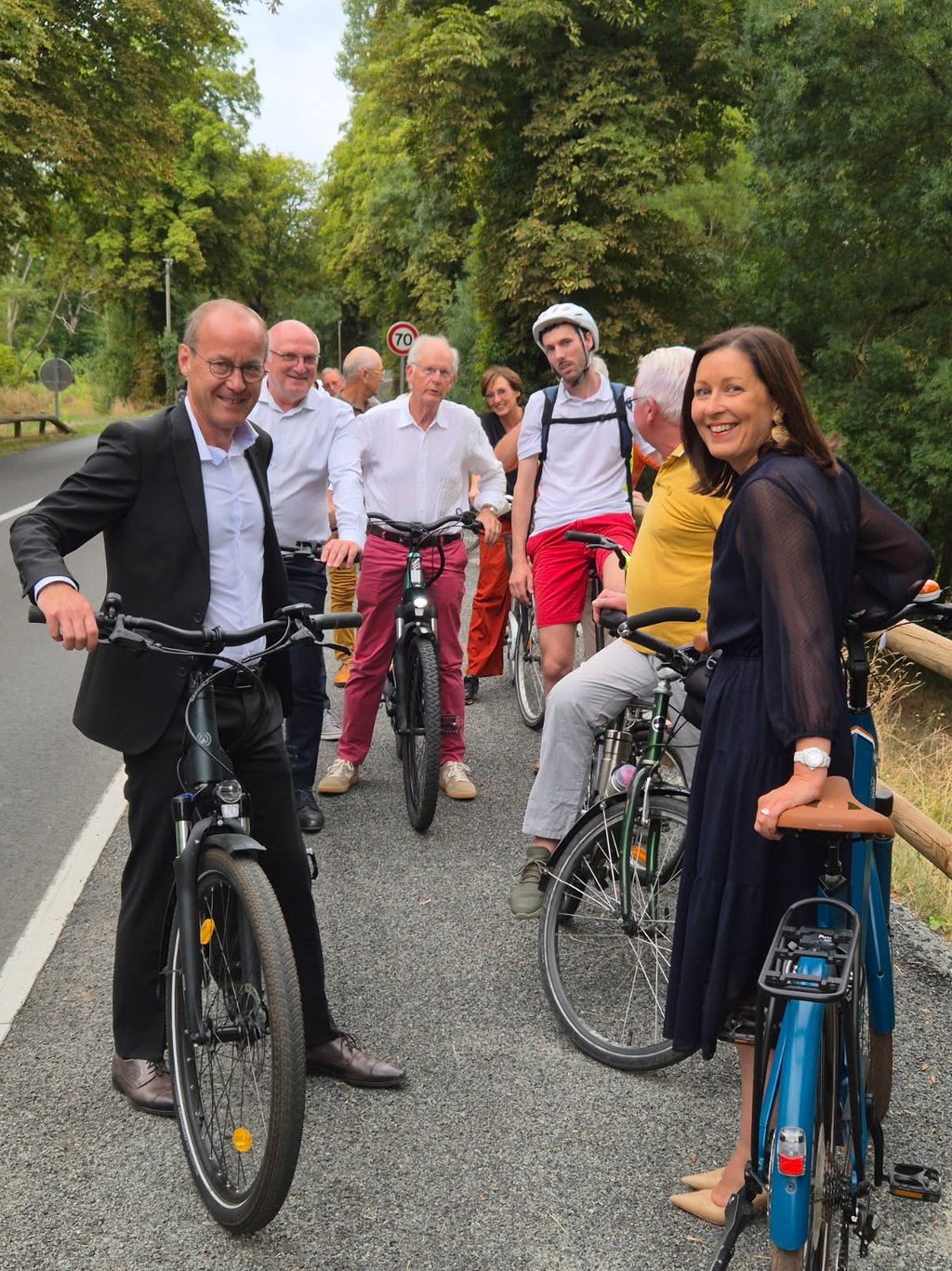 Stéphane Piednoir sur le terrain aux cotés de la présidente de département Florence Dabin