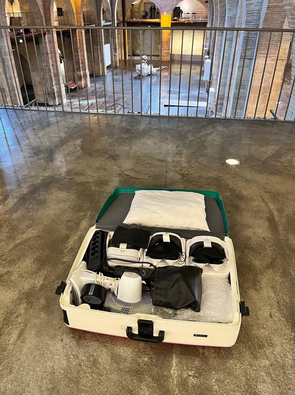 The cities unseen suitcase with components ©Kristof Timmerman