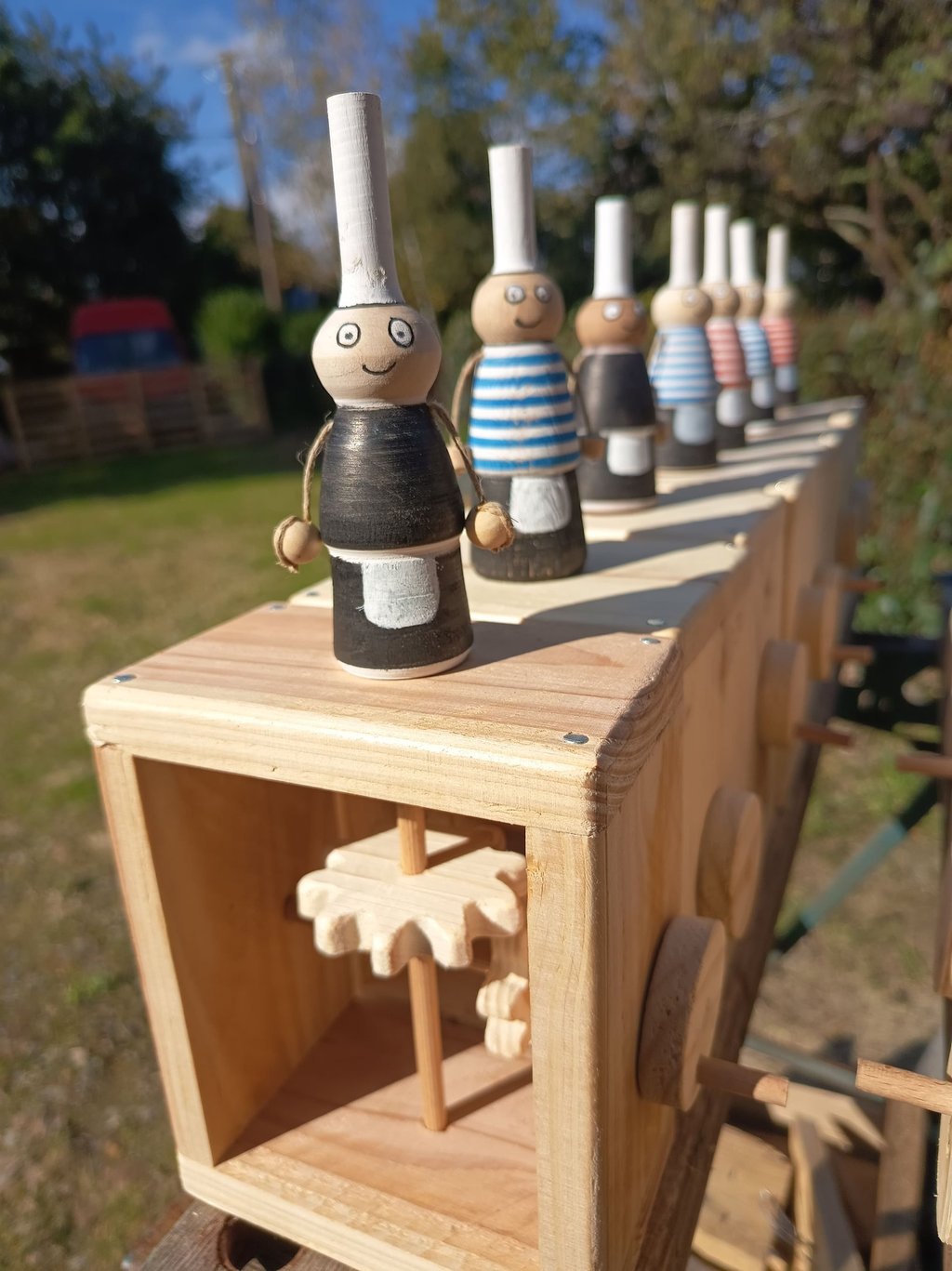 Bigoudènes en bois sur mécanisme et engrenages en bois