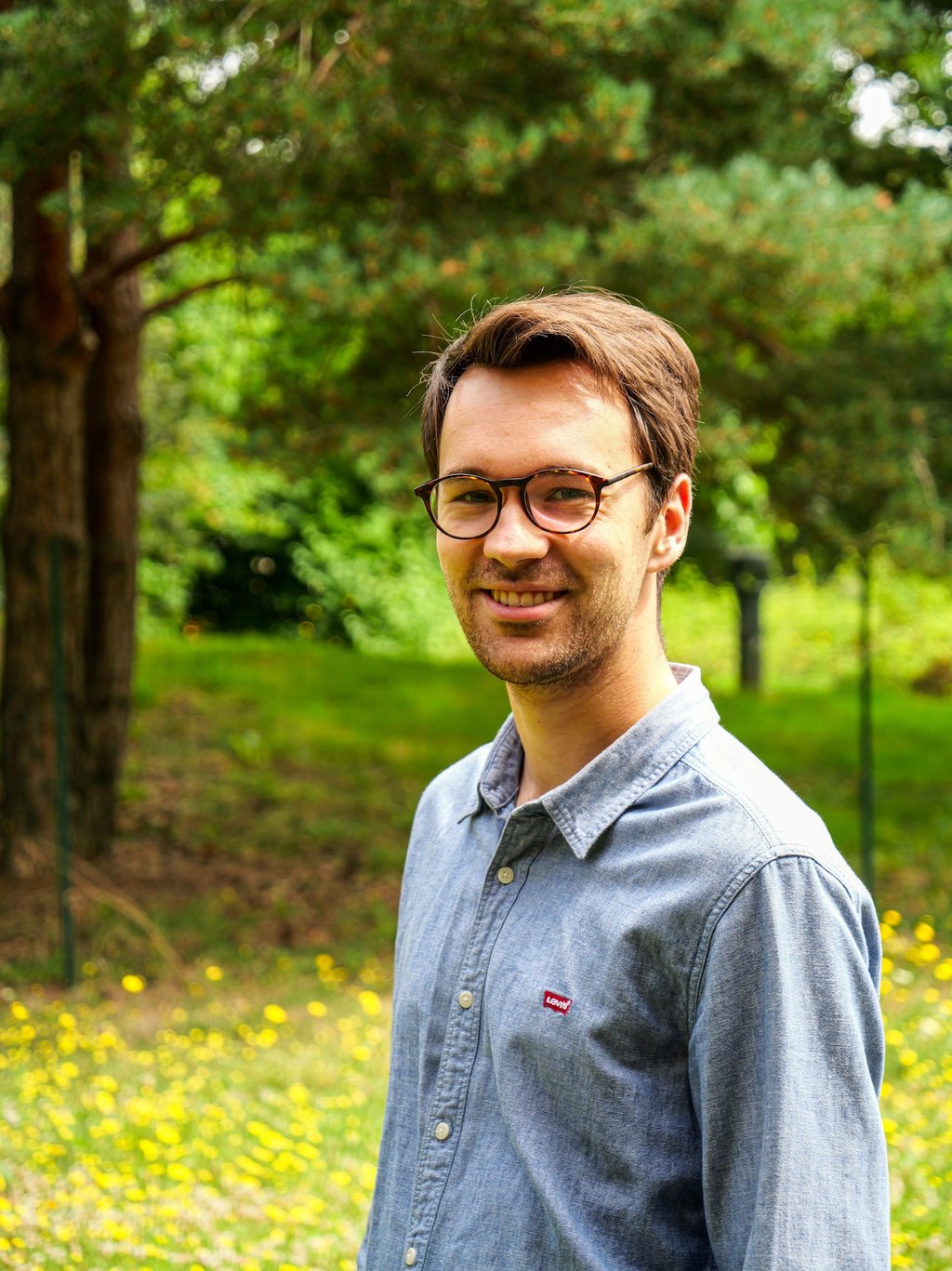 Portrait du photographe Malo Harrouet sur sa page contact