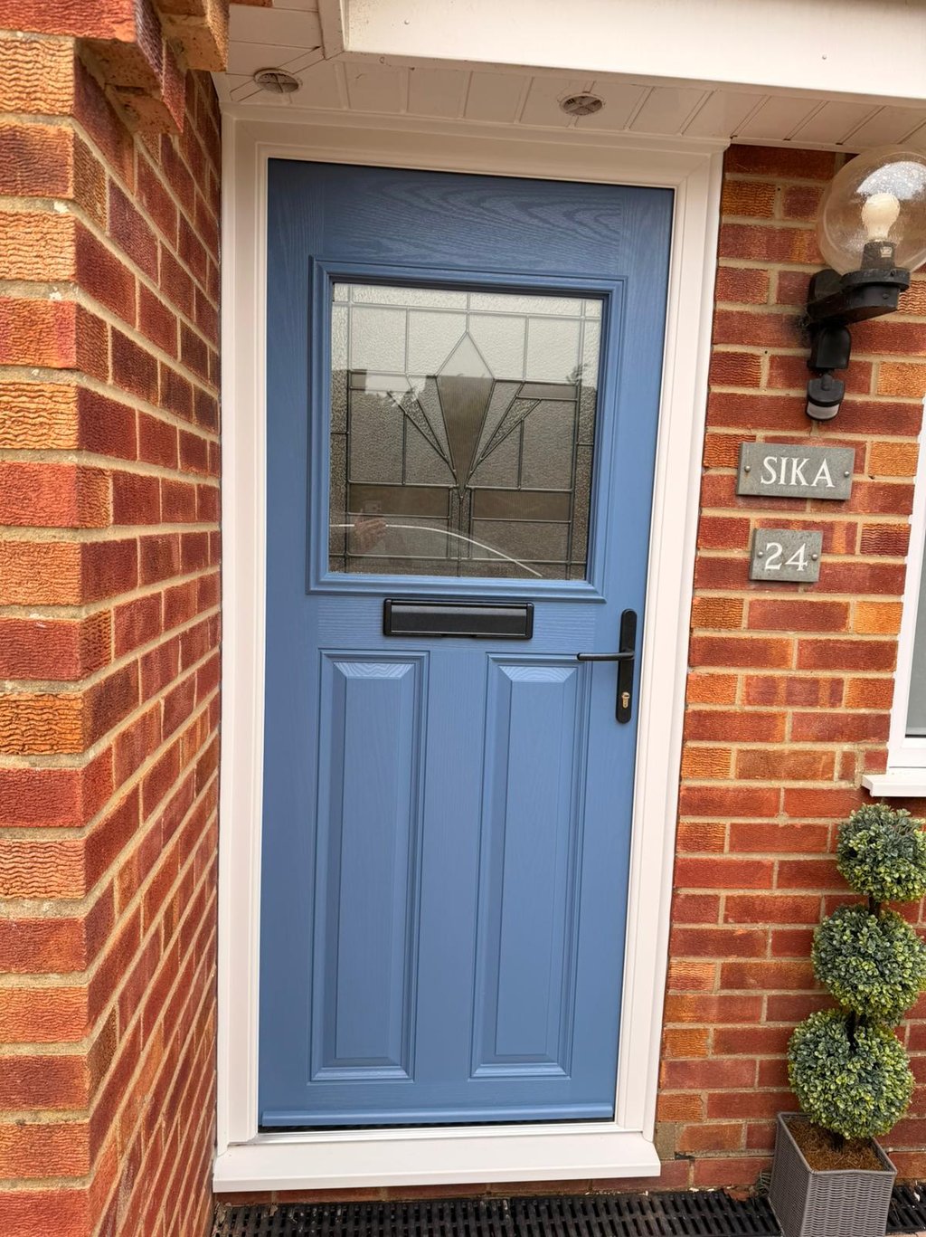 Pigeon Blue Composite Door Installed Near Hythe, Southampton - blue capri 1 composite front door with black hardware