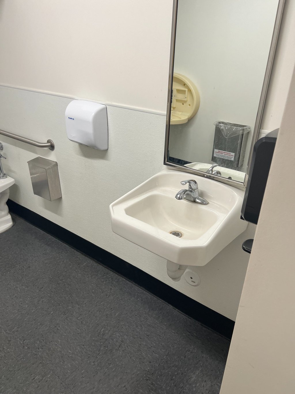 TOP COMMERCIAL JANITORIAL AND INDUSTIRAL JANITORIAL IN OVERLAND PARK LENEXA KANSAS CITY KANSAS AND KANSAS CITY MISSOURI