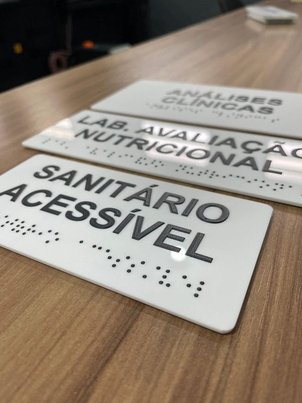 Placa em Braille