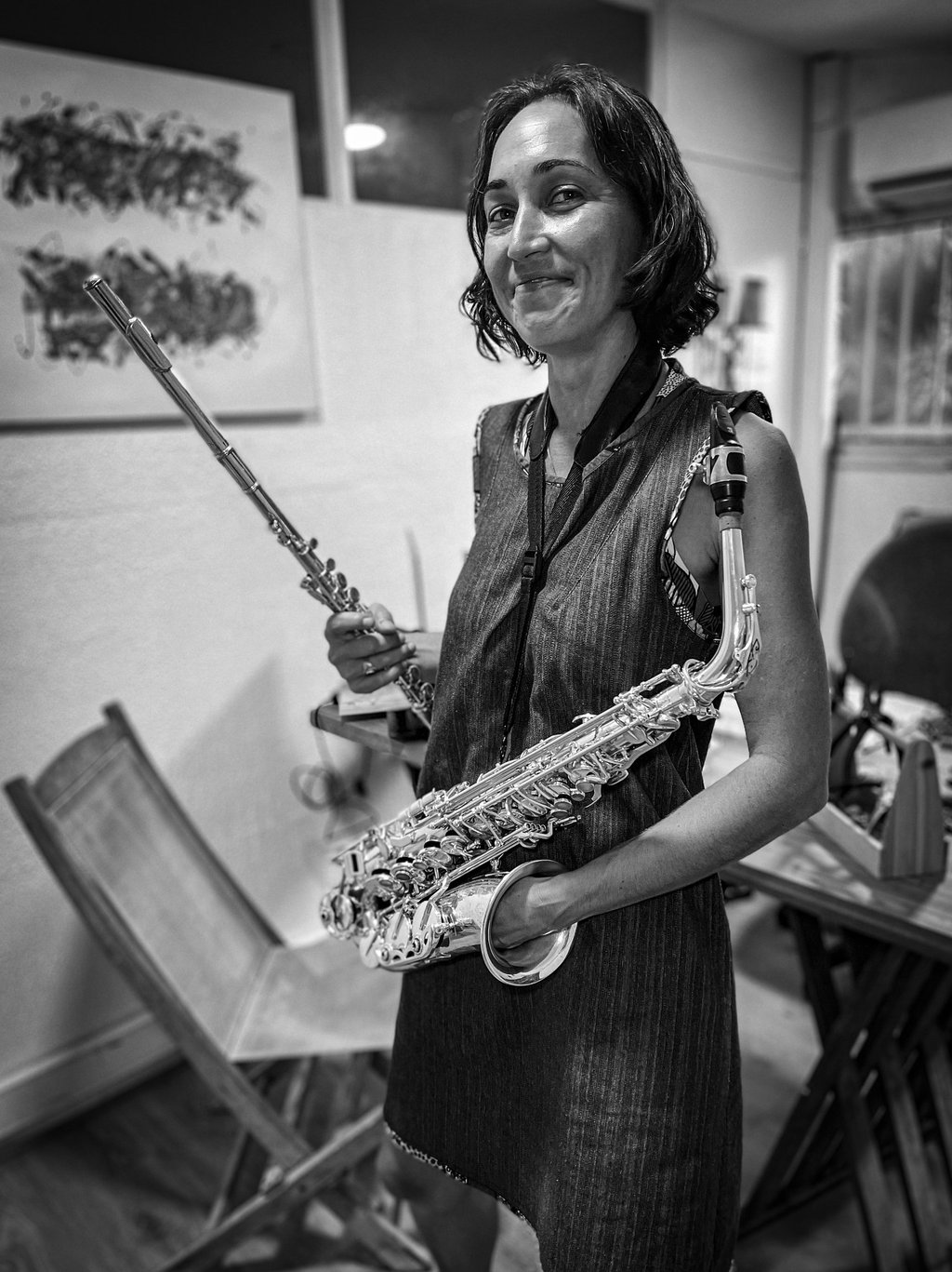 Photo d'Océane Chotard avec plusieurs instruments