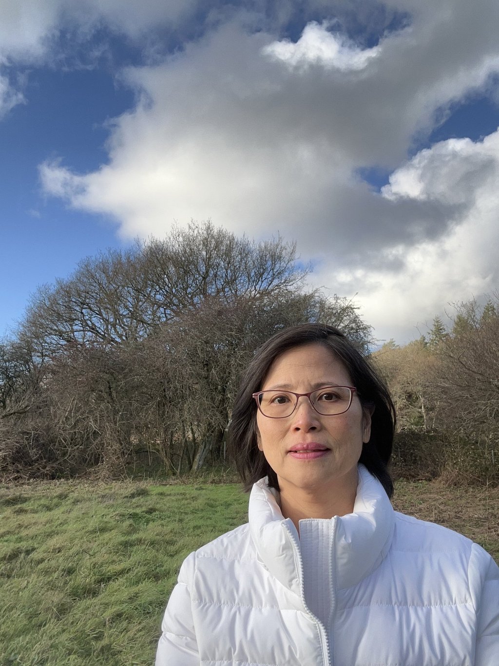 Photo of nutritionist with nature background