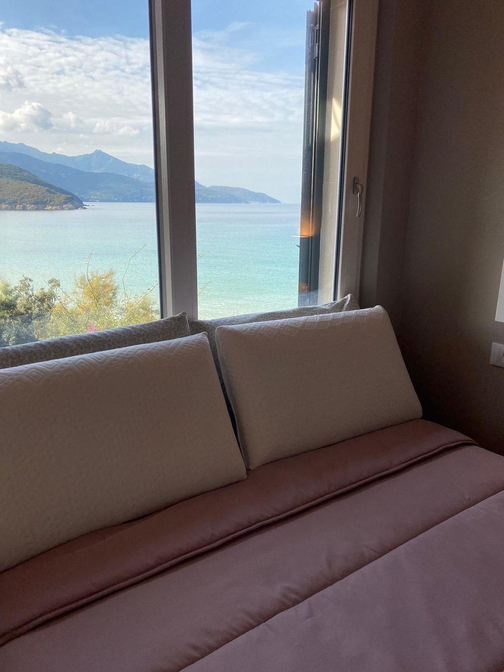 Camera da letto climatizzata a Villa Grazia con vista sul mare