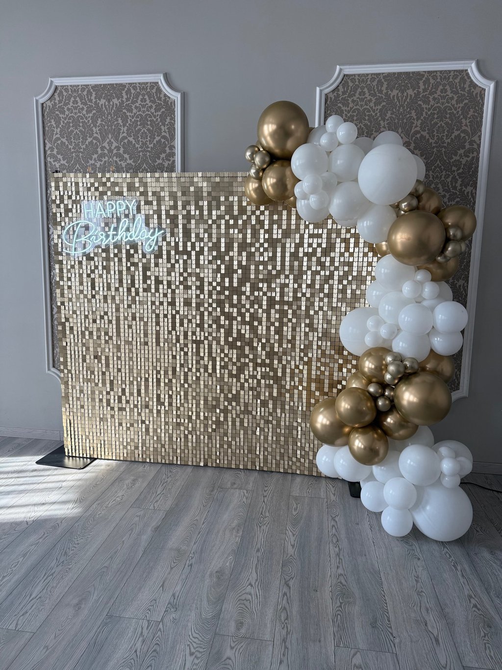 Auksinė foto siena, foto sienos kaina, foto siena nuoma, foto sienele nuoma, pigi foto siena