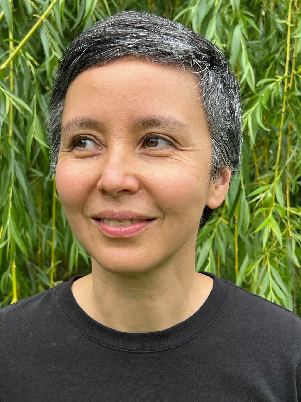 Bee Pallomina, Expressive Arts Therapist and Registered Psychotherapist (Qualifying) in Toronto