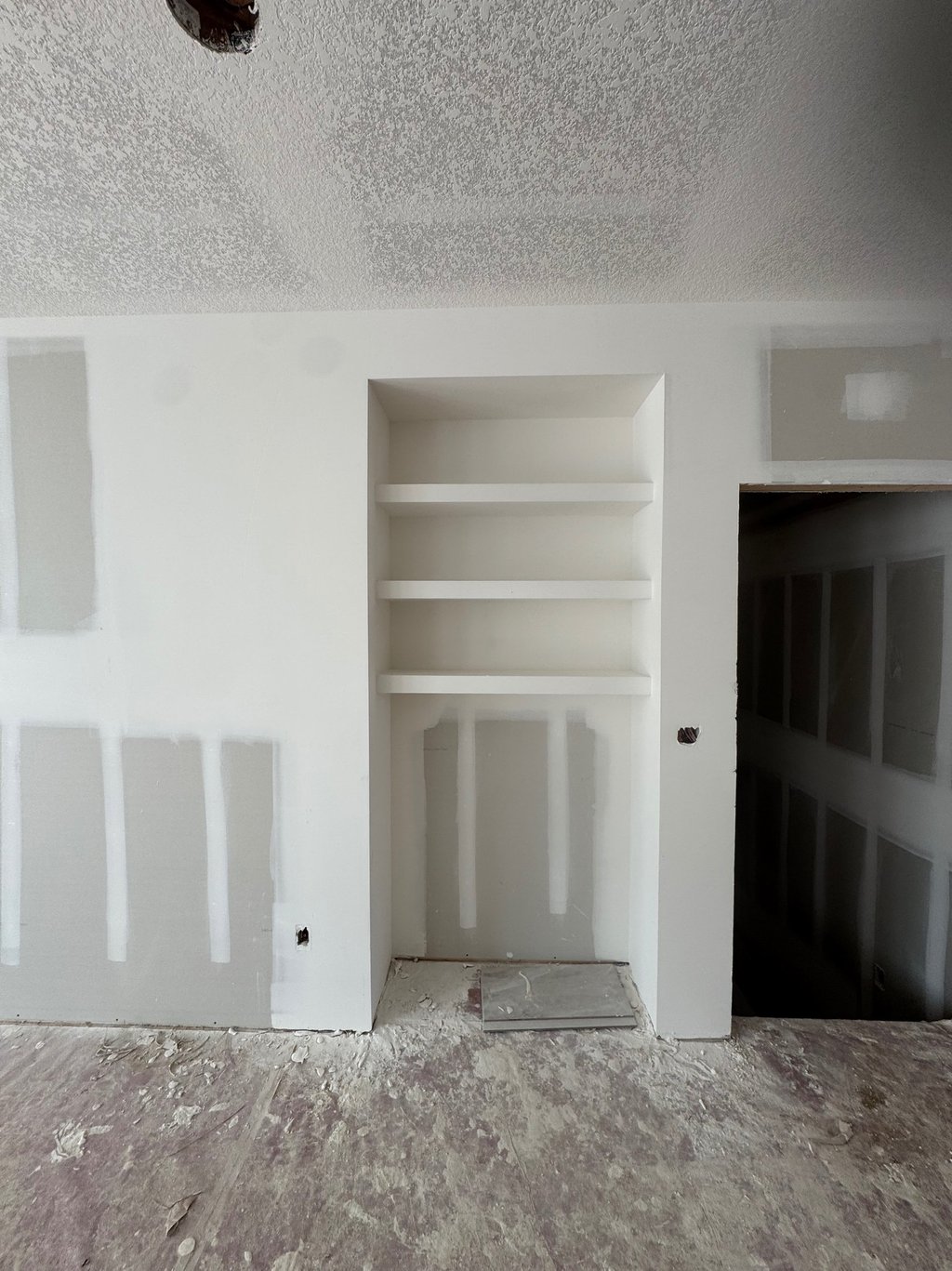wall with fresh mud and tape and ceiling with orange peel texture