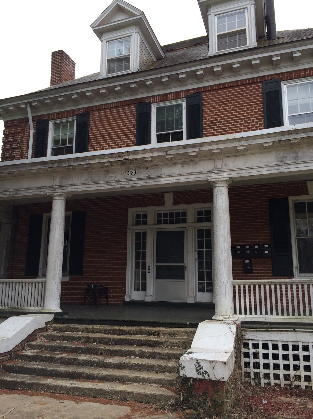 2123 rivermont exterior before 2014 renovation