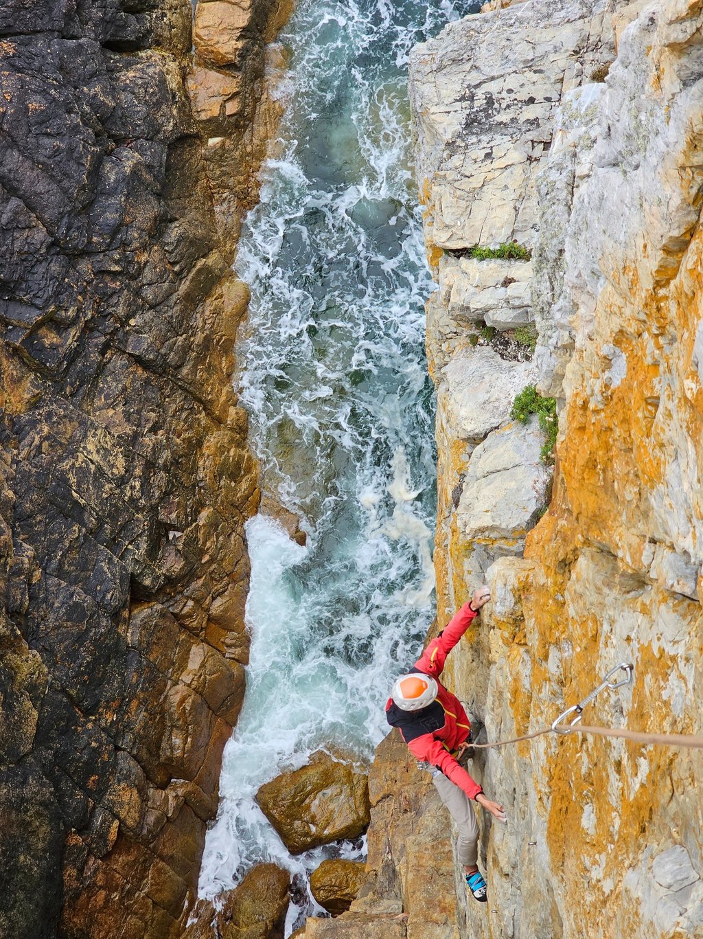 Stage escalade à Pen Hir, l'escalade en Bretagne avec un guide.