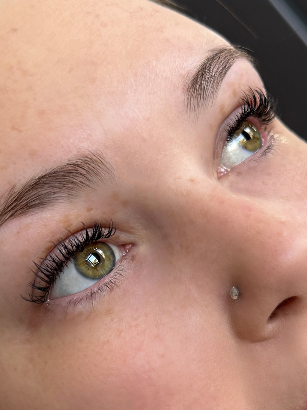 Fresh lash extension set with a focus on natural lash health