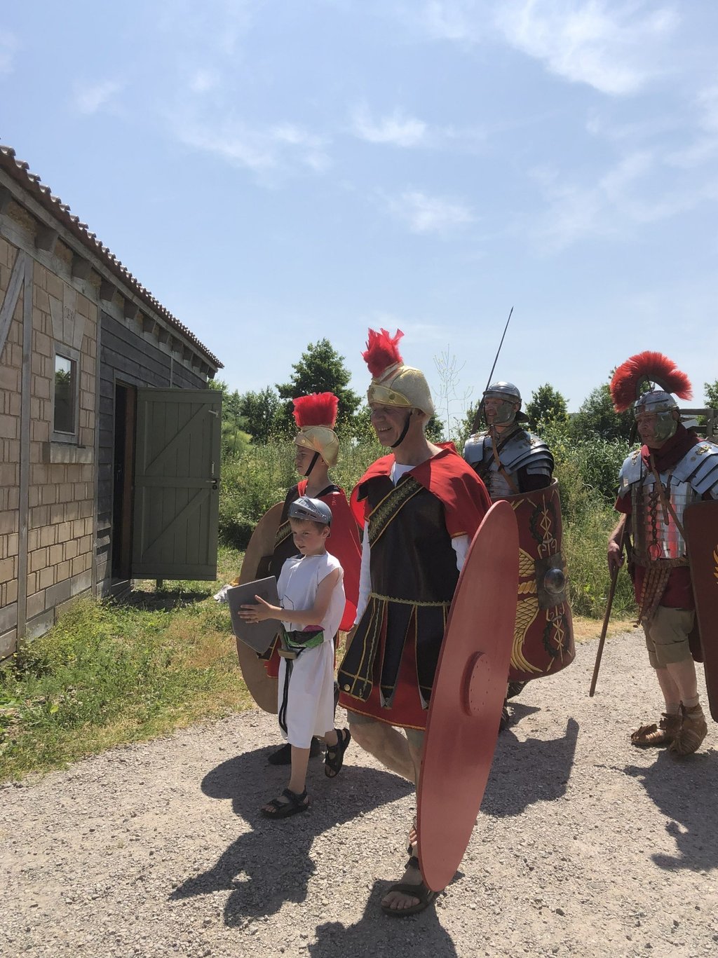Romeinse reenactors tijdens de optocht door bodegraven