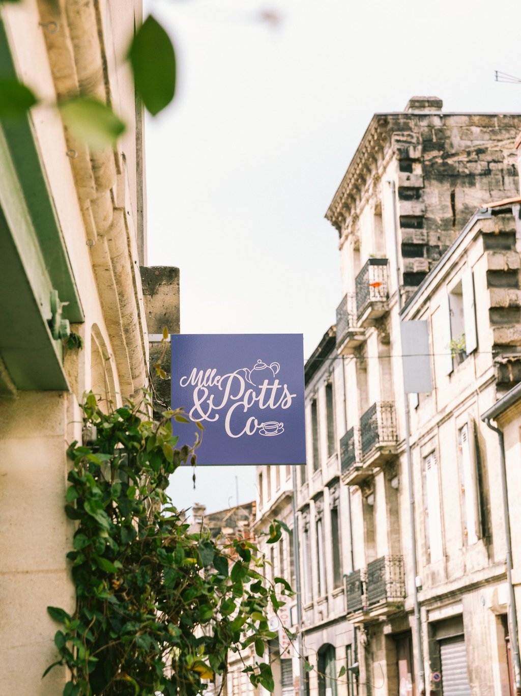 Enseigne de Mlle Potts & Co