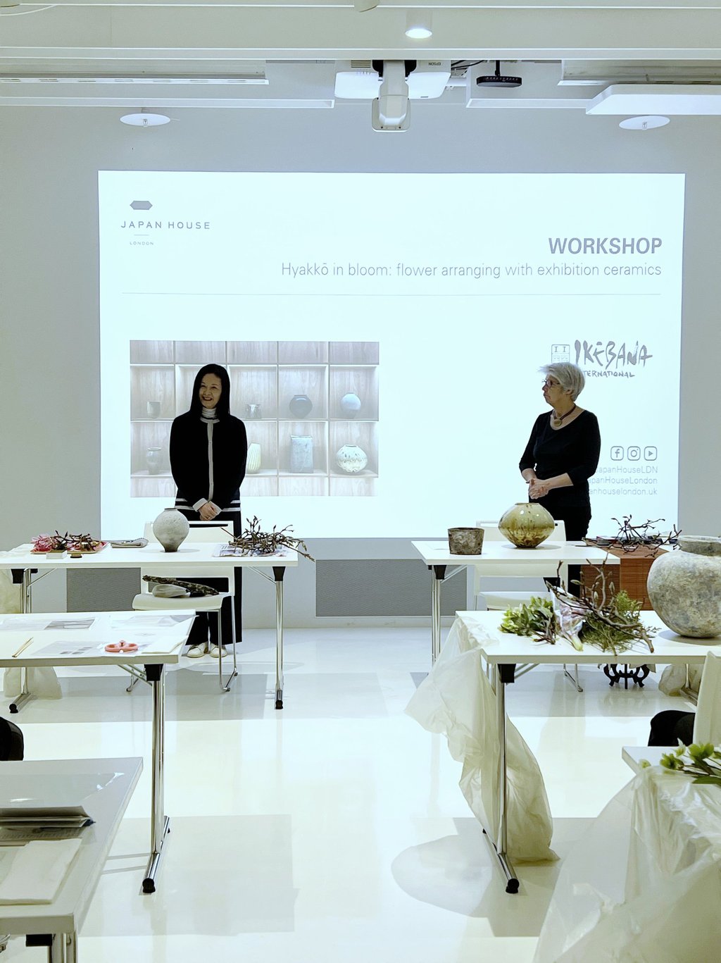 Hyakkō in bloom: flower arranging with exhibition ceramics