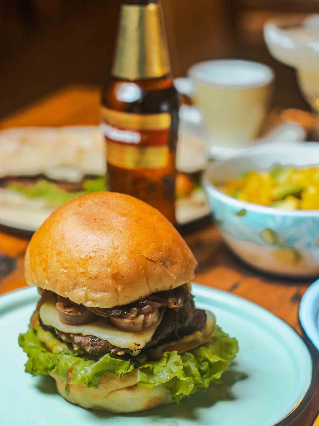 Hamburguesa Artesanal en Kabú Café Restaurante Calarcá Quindío