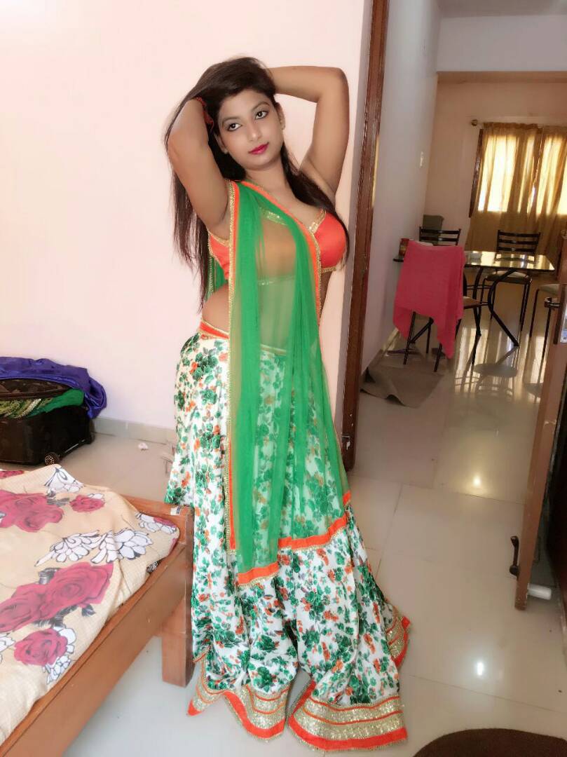 Housewife escorts service in andheri airport