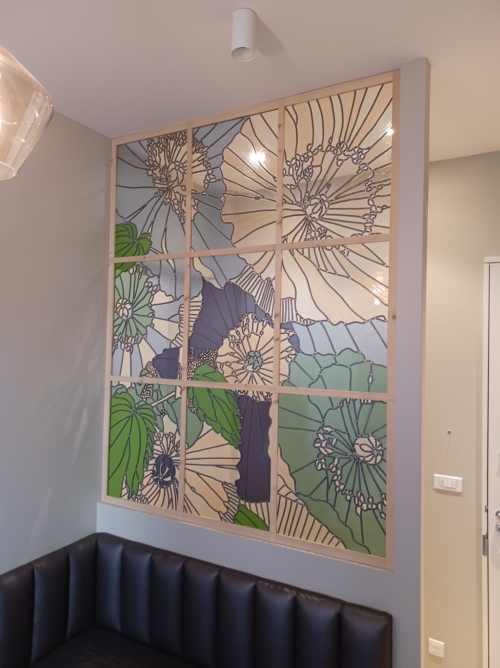 Verrière vitrail sur mesure — cloison florale plomb,  intérieur contemporain Paris