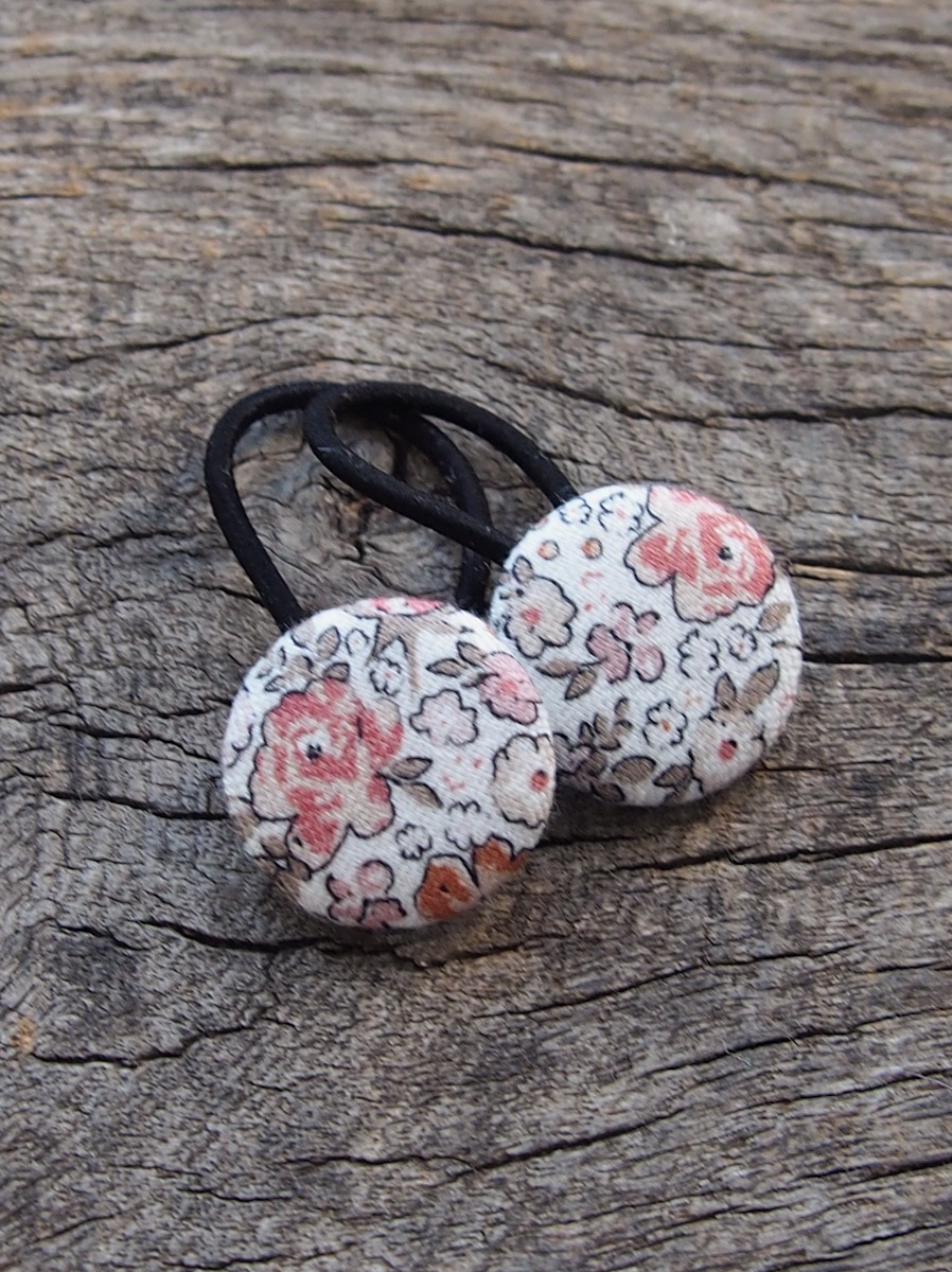 gumki do włosów w kwiaty