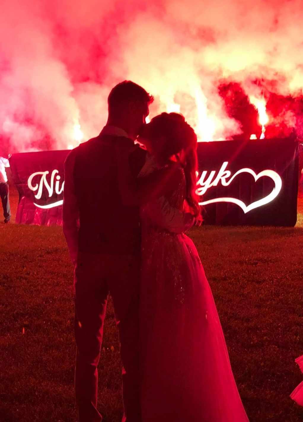 prezent z imionami nowożeńców baner folia pirotechnika