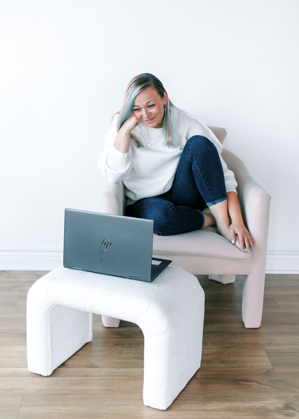 Tabitha with butterfly effect consulting with her laptop talking to a client