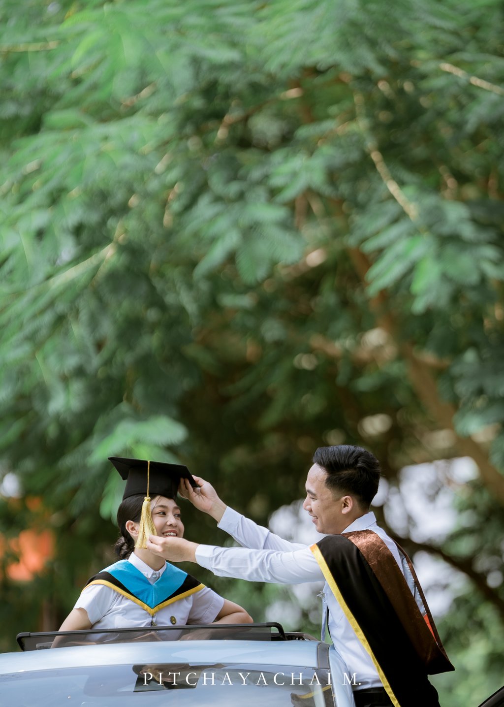 ไอเดียถ่ายรูปรับปริญญา ให้ภาพดูน่ารัก เท่ และเป็นธรรมชาติ