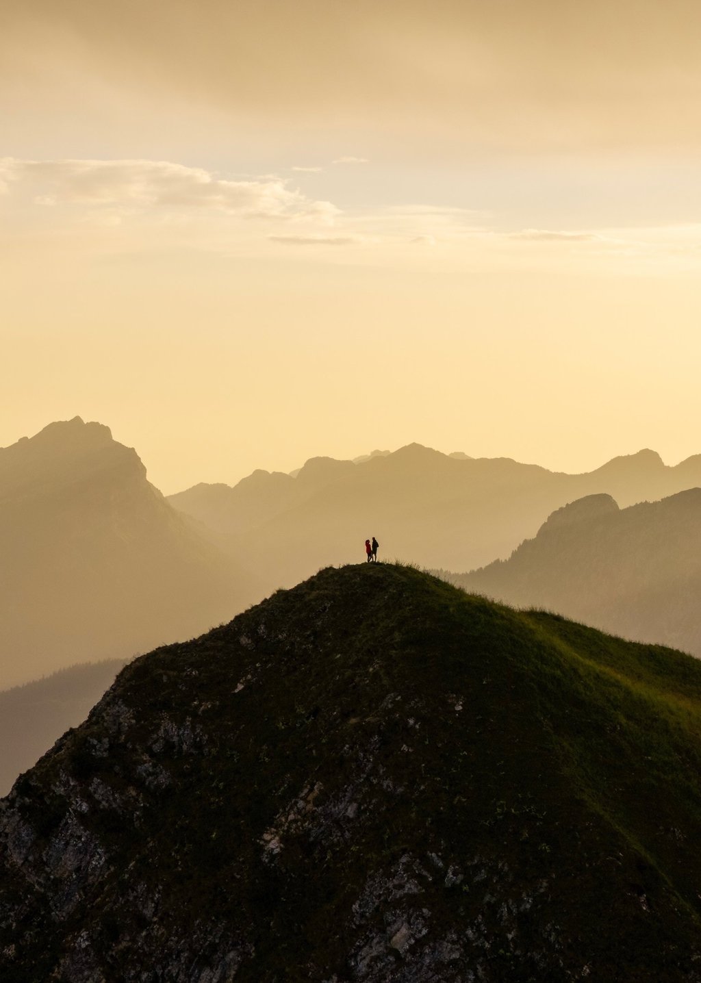 Prise de vue aérienne par drone dans les Alpes – Montagne en Drone