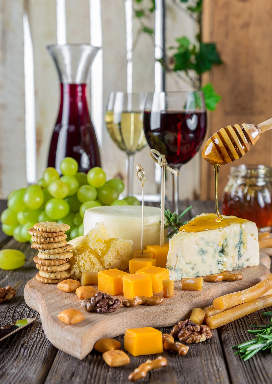 Selección de quesos y vinos premium.