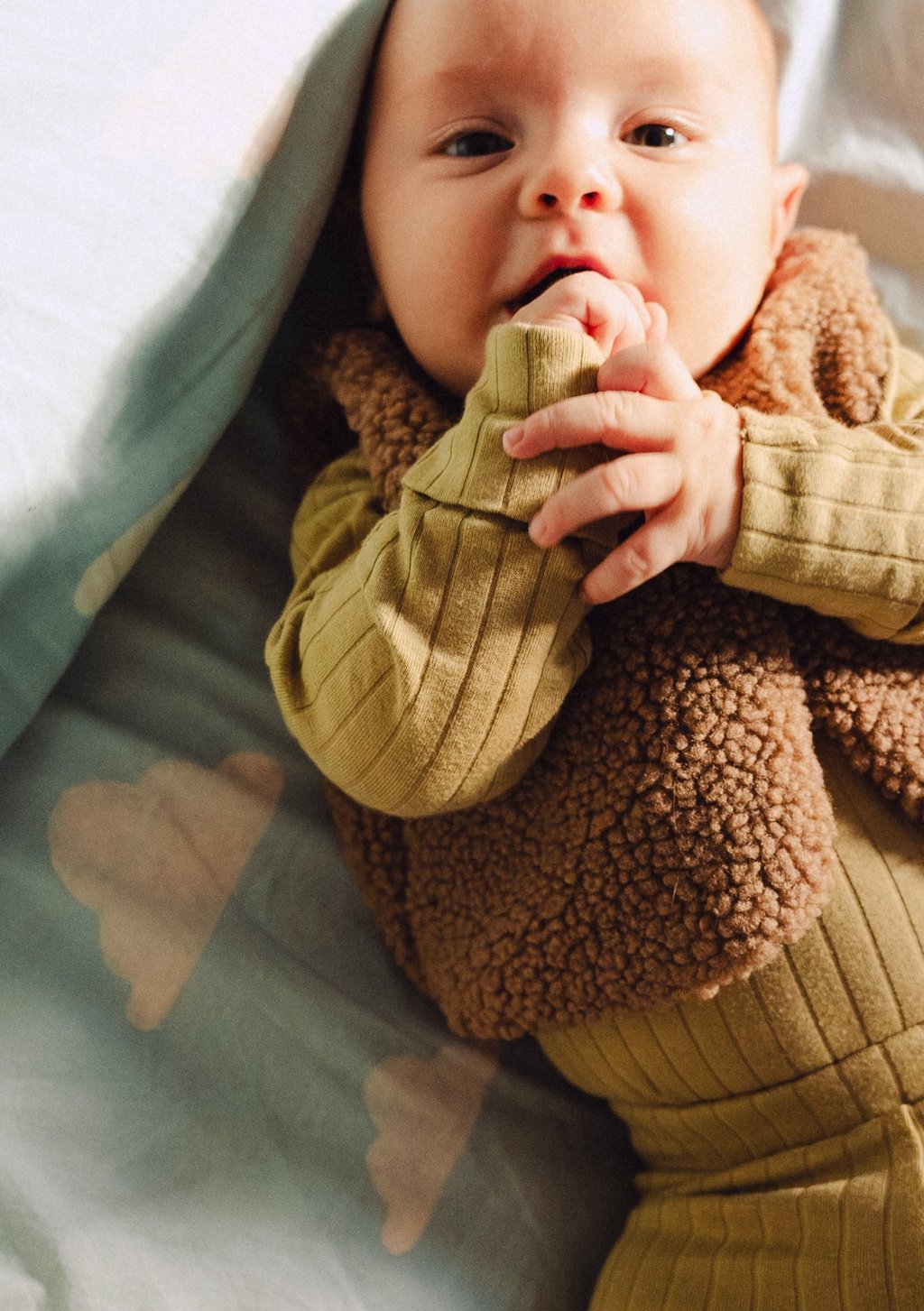 plan rapproché d'un portrait de bébé