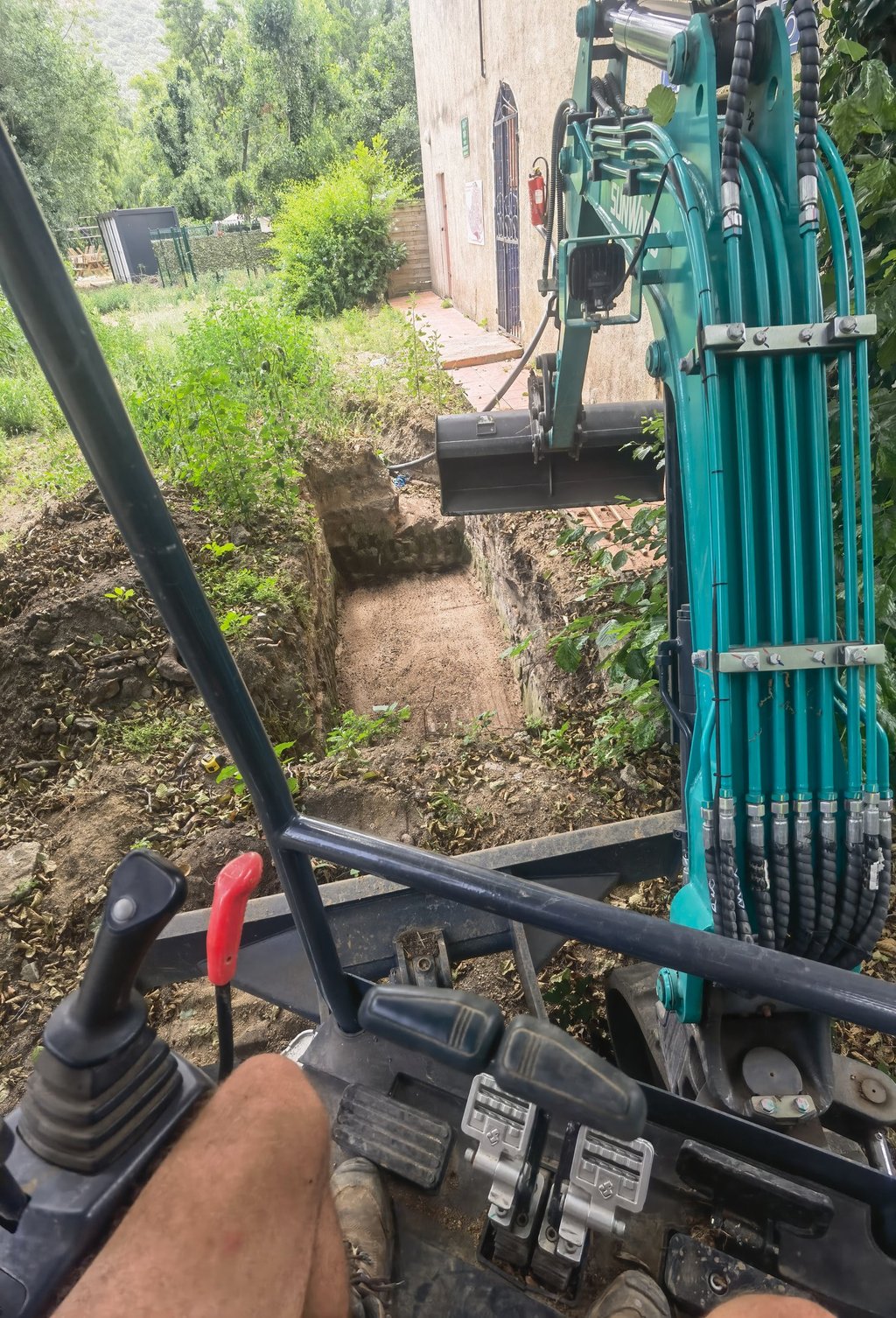 Pose d'une cuve de relevage camping