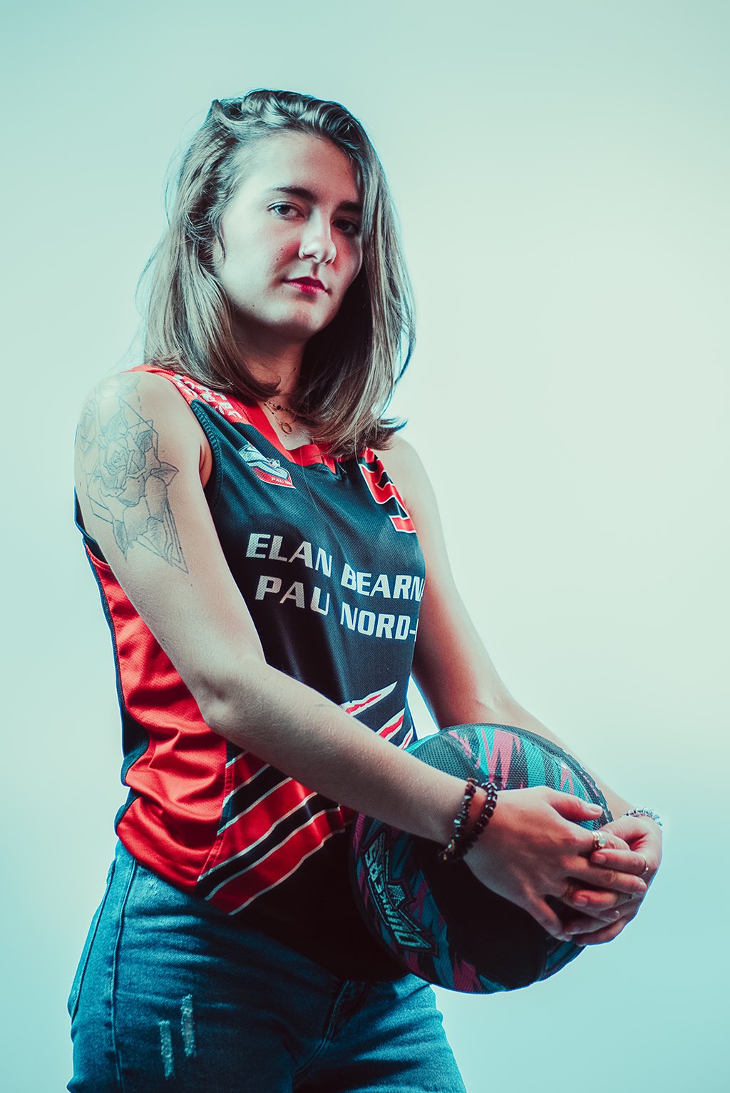 Photographie en studio sur fond blanc, capturez par le photographe, vidéaste Thomas Bordas à Pau.