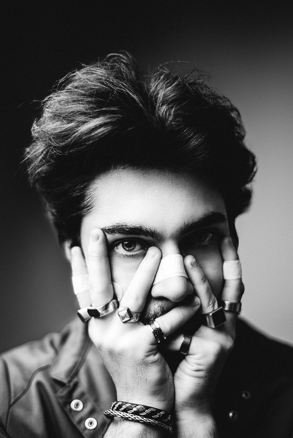 Portrait photo aux allures rock, capturé ici par un photographe et vidéaste à Pau.