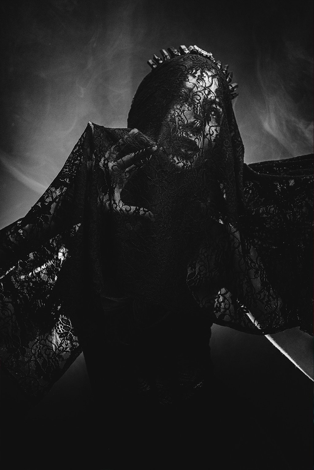 Photo noir et blanc pour un portrait, créez en studio photographique autour de la région de Pau.