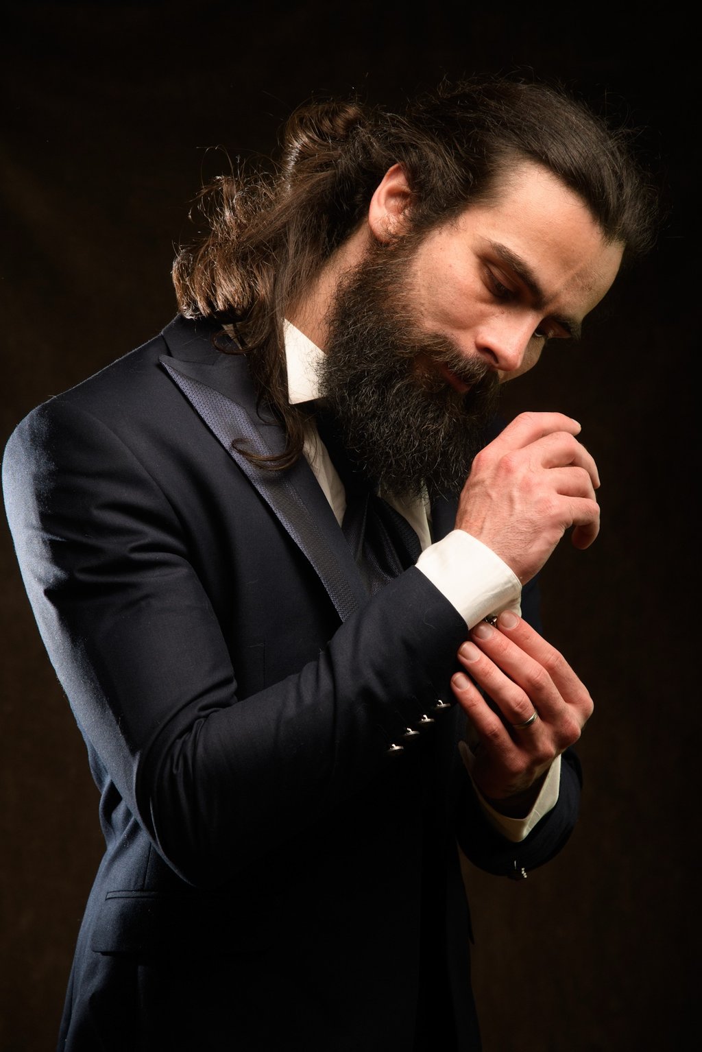 Anthony Vuillemin en costume de marié 