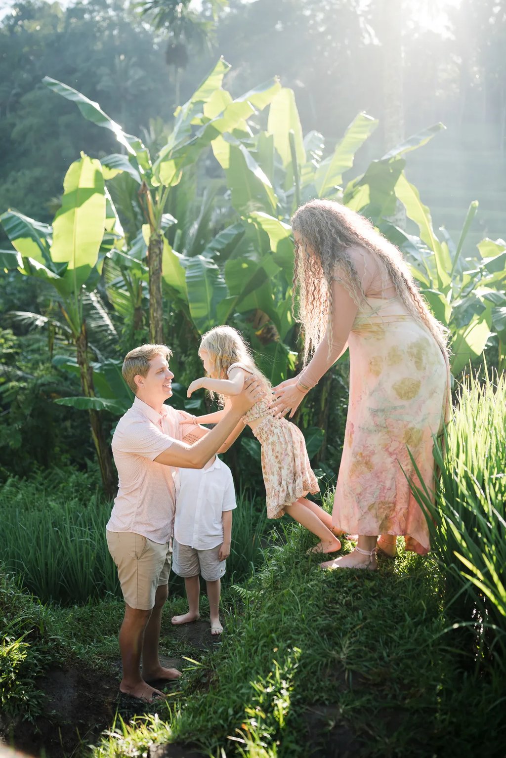 Natural family moment during a rice field photography session in Tegalalang Bali