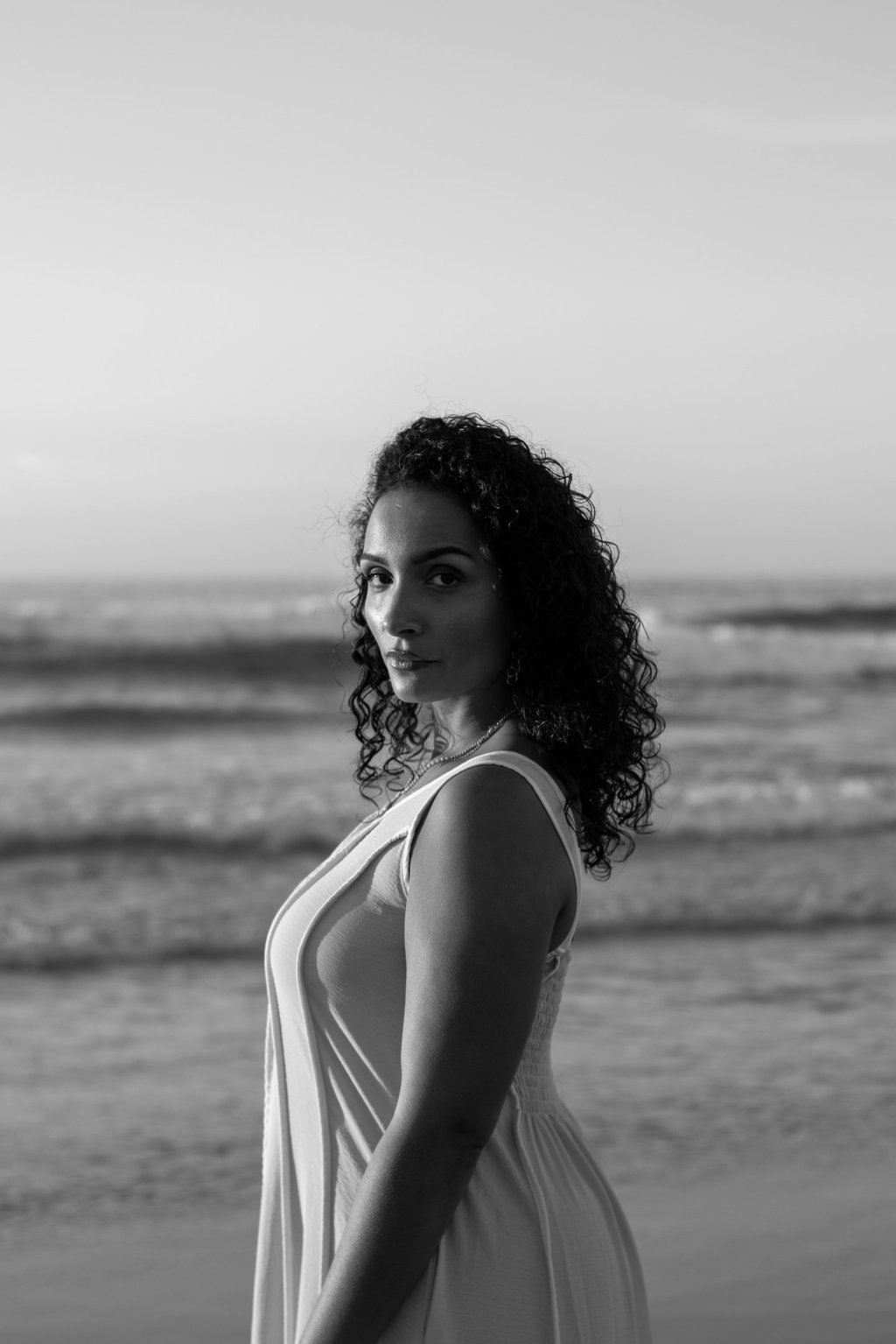 Nayr Faquirá, cantora luso moçambicana nascida em Sintra, representada pela agência Desacato