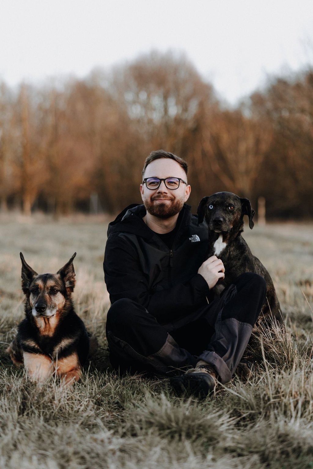 Basti Matern mit 2 Hunden
