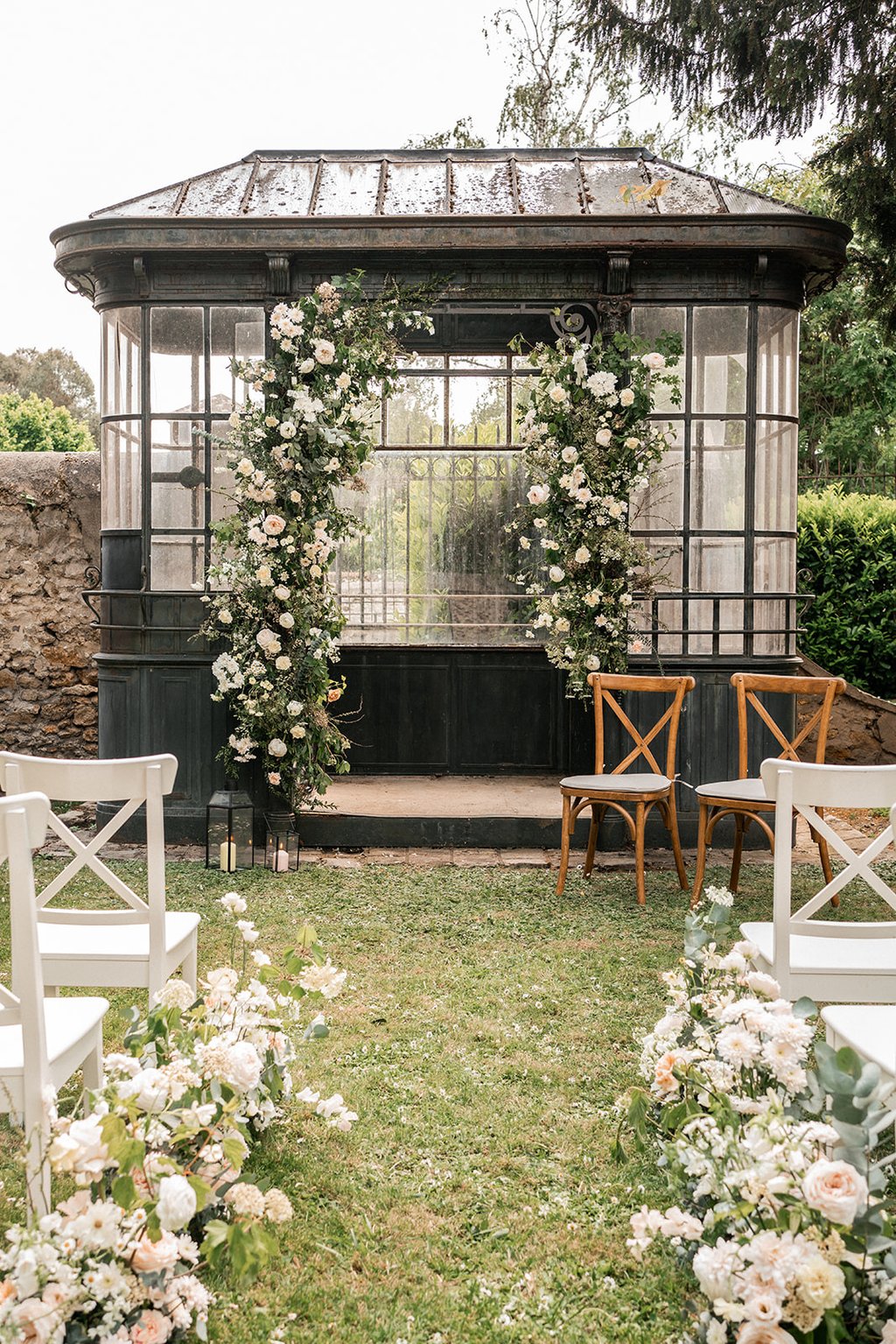 décor de cérémonie - arche florale originale teinets nude- Photo @Chloé Artières