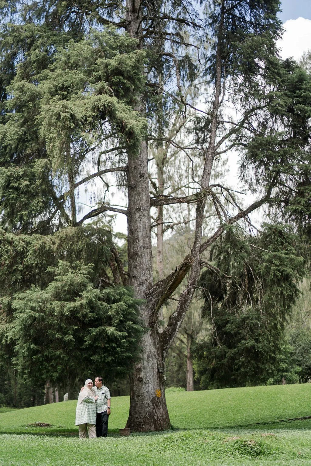 Outdoor family photography session at Kebun Raya Bedugul with natural greenery and relaxed family interaction.
